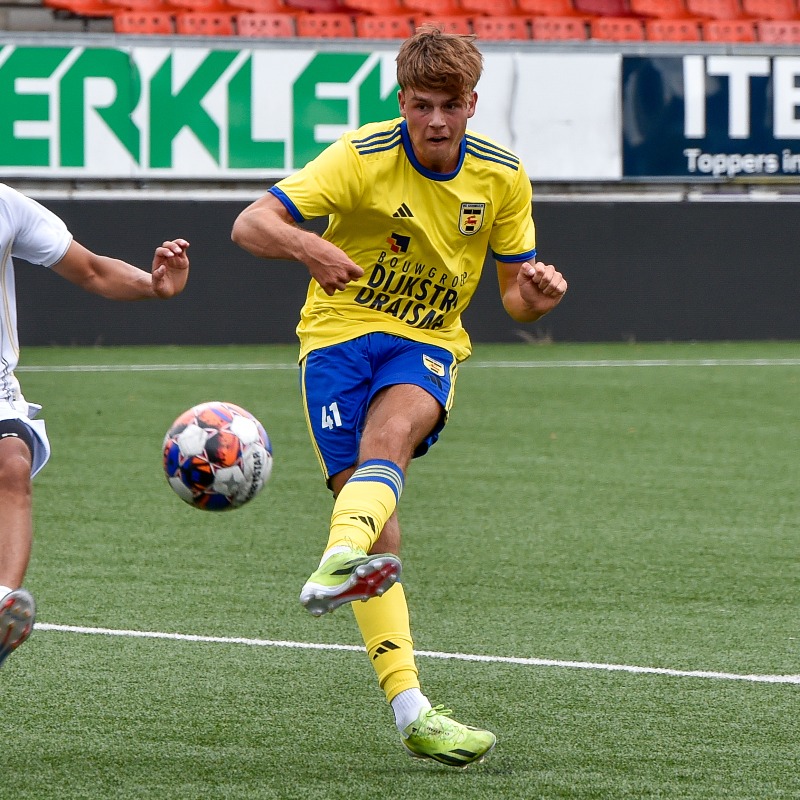 SCCambuurLwd's tweet photo. 𝐎𝟐𝟏 schiet mede dankzij 3️⃣ doelpunten van Iwan Henstra uit de winterse startblokken

#CambuurJeugdKomtEraan
