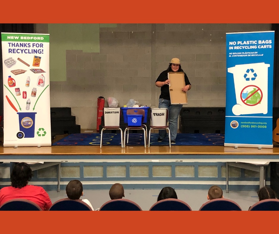 Do you have a group in New Bedford or Dartmouth that would like to learn about the Crapo Hill Landfill, what to recycle, composting, and how to manage food waste? Message us if you would like to arrange a presentation! We would love to meet your group!😊