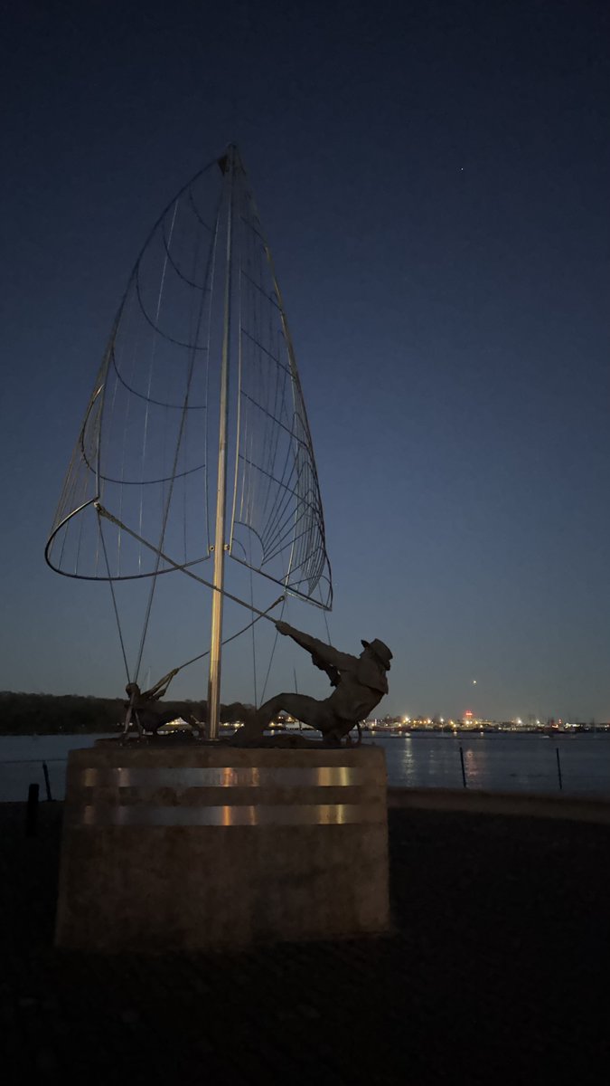 'The Mariners,' by Sam Holland 

Bronze, concrete &amp; stainless steel, featuring 2 mariners: a Jack Tar representing the River Medway's maritime past &amp; a woman in a wetsuit symbolising its future. The mast signifies the turning point of the Millennium.

#sculptureart #rivermedway