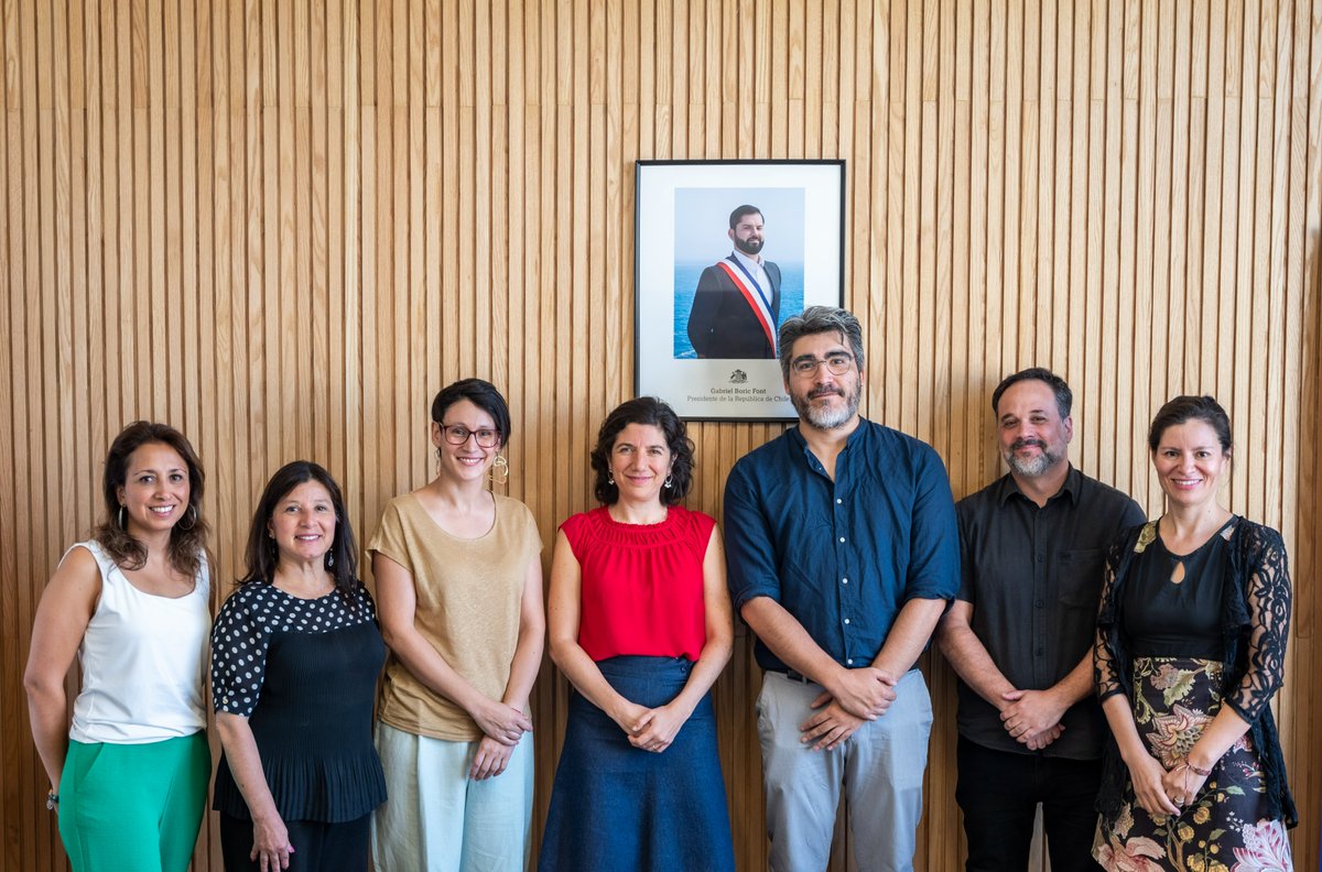 La Ministra Aisén Etcheverry se reunió con la nueva directiva de la Asociación Chilena de Periodistas y Profesionales para la Comunicación de la Ciencia
(<a href="/Achipec/">ACHIPEC</a>).

En el encuentro se analizaron mecanismos de colaboración que ayuden a difundir el conocimiento en todo Chile.