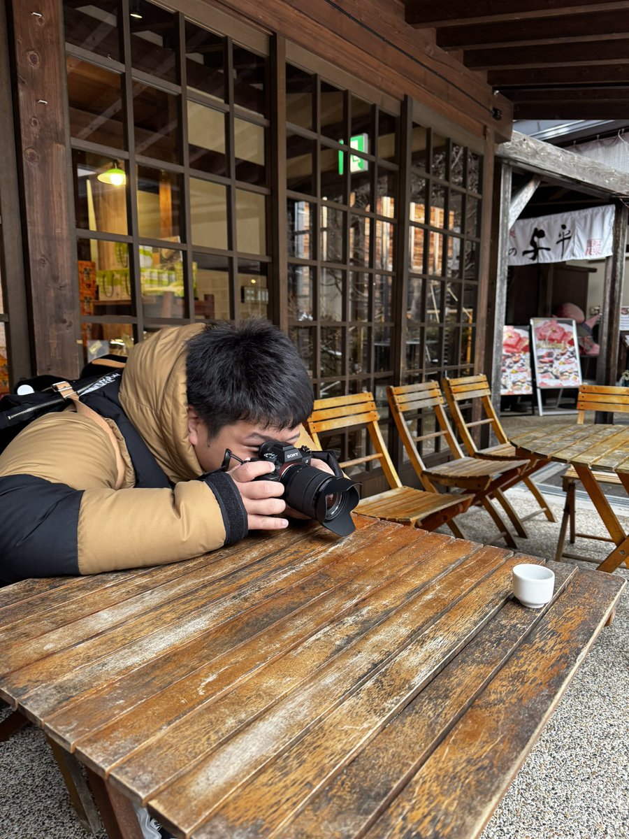 「ひだふゆたび」の良さを発信するためにSNSに臨む旅人たち✈️

飯前の1時間は発信タイムで！
リール投稿初めての人もいて教え合うの楽しかったー！

あとやっぱり移動はバスが思ったより楽チンで感動した🥺🥺

#POOLO #TABIPPO