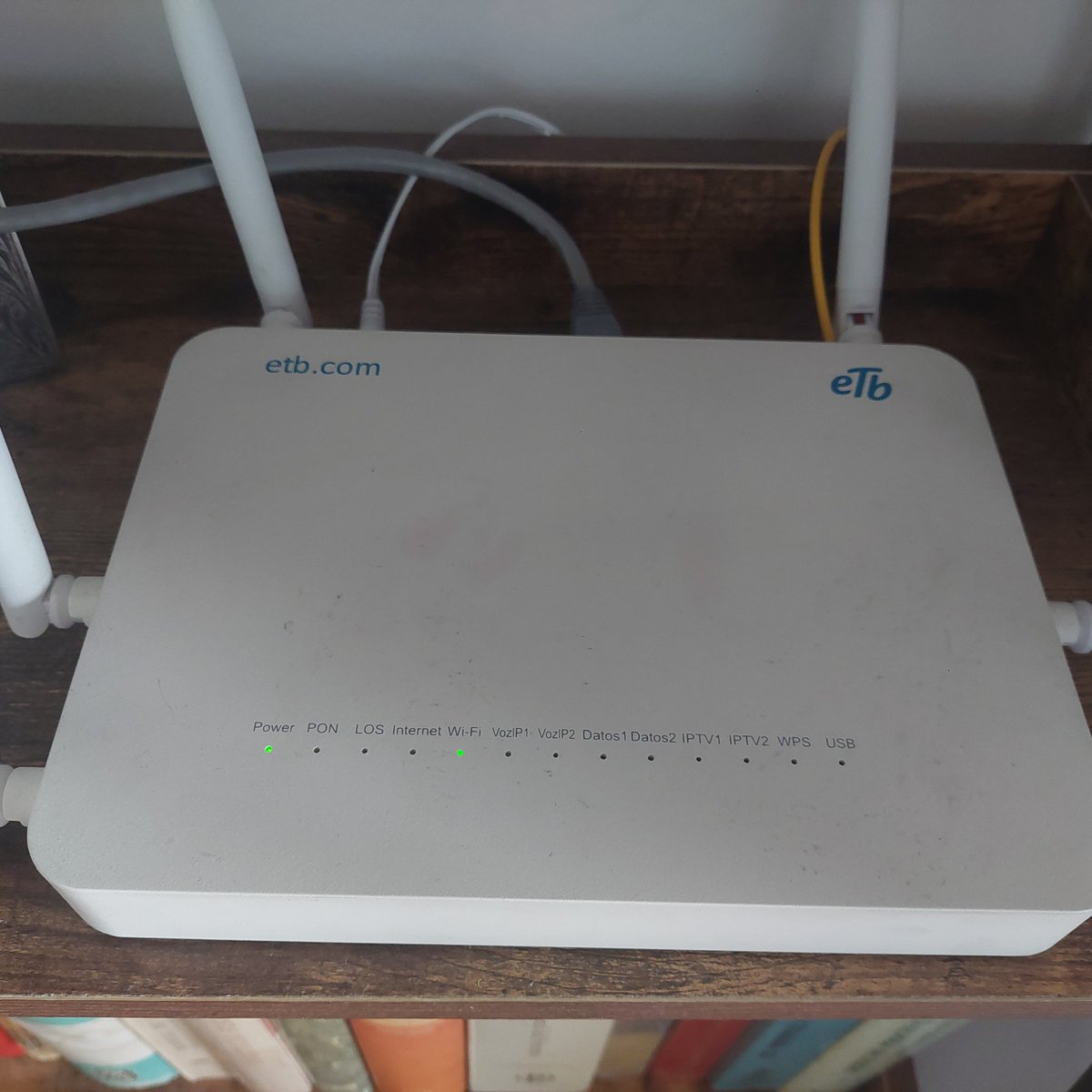 sandrapintocr's tweet photo. Señores @ETB @ETBsoluciones @diegomolanovega Desde hace varias semanas venimos sufriendo #intermitencia en las que se ha ido el #Internet hasta por medio día pero desde el viernes no tenemos este servicio lo que nos ha perjudicado enormemente ya que trabajamos en la casa 😥 https://t.co/Zm8pG4e0Wh