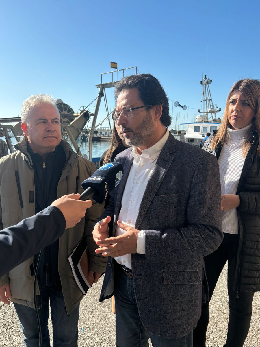 A <a href="/JuntsXCat/">Junts per Catalunya🎗</a> som el partit dels pescadors, de tot el món de la pesca, i del sector primari. Avui hem visitat la Confraria de Pescadors de Vilanova per escoltar les seves reivindicacions, posar-nos a la seva disposició i seguir treballant en la defensa d'un sector estratègic.