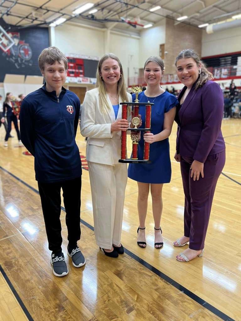 🏆 Windom Speech takes 2nd at Worthington! 🦅💛💙

🥇Gabriella Symens (Creative Exp)
🥇Harriet Lohse (Drama)
🥇Xavier &amp; Penelope Roberts (Duo)
+Multiple top finishes!

Proud of our Eagles! 🎤👏 #EaglePride #SpeechStrong #WindomEagles