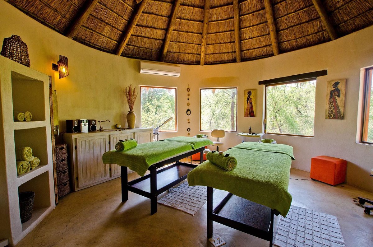 SunsetSafarisSA's tweet photo. Madikwe:On the Northern border of SA lies beautiful Groot Marico&amp;its in this spectacular setting, in malaria-free Madikwe, that privately owned Tau Game Lodge is situated.Madikwe is SA’s 4th largest game reserve, 75,000ha, offering great big 5 game viewing. Photos:Tau Game Lodge https://t.co/uPOzLodeA1