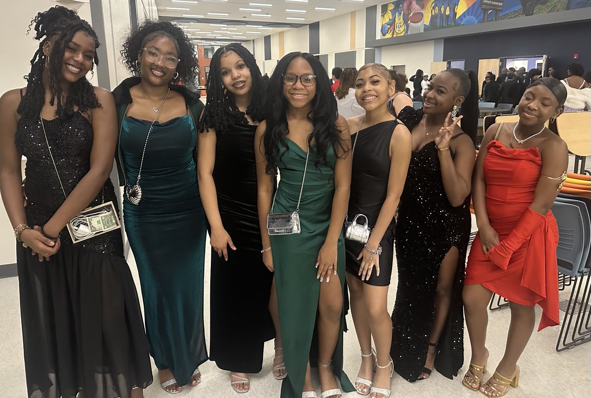 WalkerMillMS's tweet photo. Our Enchanted Night dance was a night to remember. The scholars certainly clean up nice! @wmmstag #pgcps #pgcpsproud #EnchantedNight #MiddleSchoolDance #wmms #blueandgold #gopanthers #pantherpride https://t.co/PUXXr1iBzQ