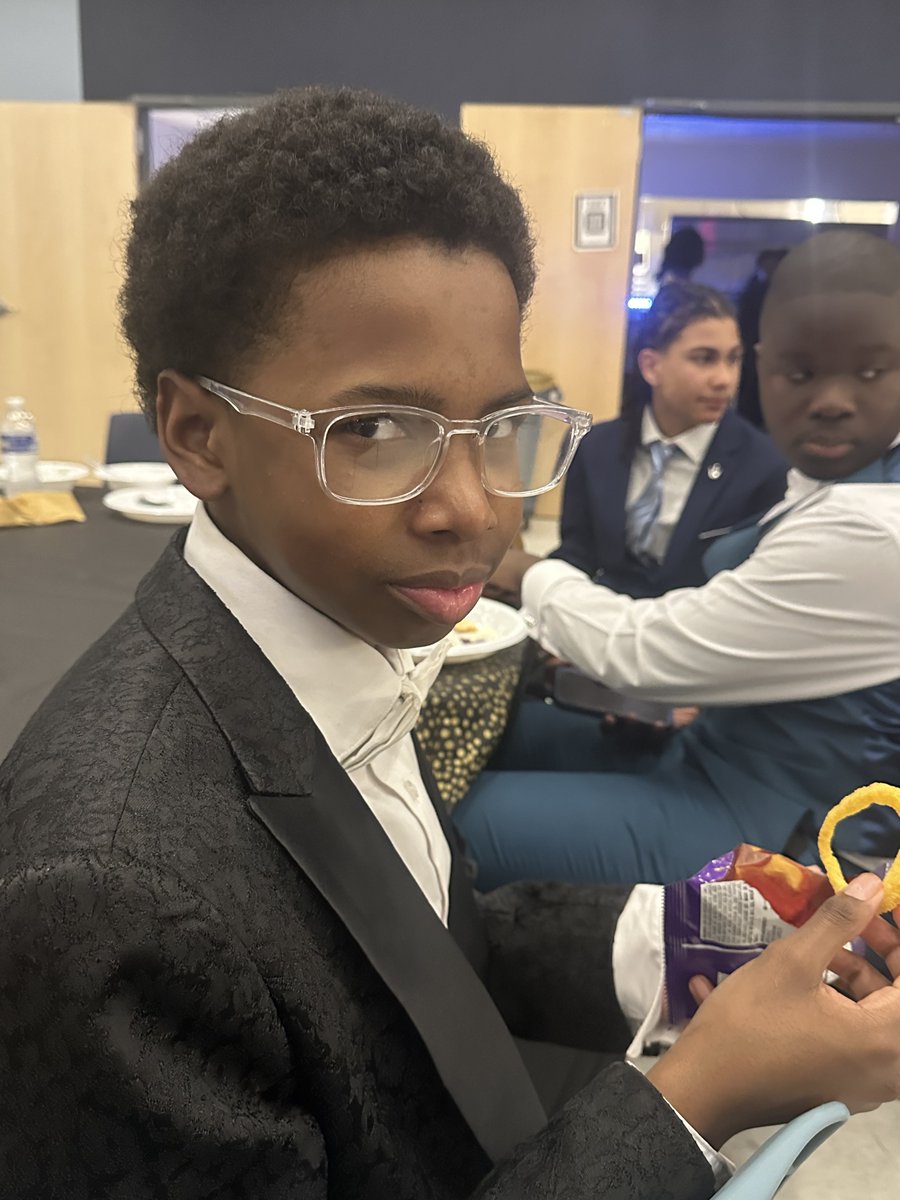 WalkerMillMS's tweet photo. Our Enchanted Night dance was a night to remember. The scholars certainly clean up nice! @wmmstag #pgcps #pgcpsproud #EnchantedNight #MiddleSchoolDance #wmms #blueandgold #gopanthers #pantherpride https://t.co/PUXXr1iBzQ