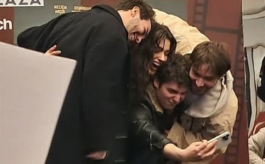 "Ben enkaz altındaydım ama yanımda çok güzel insanlar vardı."