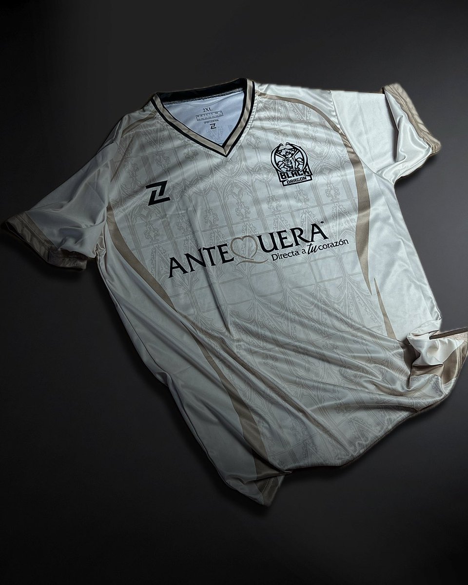 BlackDragonCF's tweet photo. 𝑻𝒉𝒊𝒔 𝒕𝒊𝒎𝒆 𝒎𝒐𝒓𝒆 𝒆𝒍𝒆𝒈𝒂𝒏𝒕 ✨

Este es nuestro nuevo kit 2025 👕 

Ya disponible en la web de @zentral.es 🛍️

https://t.co/H5OAeJJoEz https://t.co/kz1Ko7qYCW