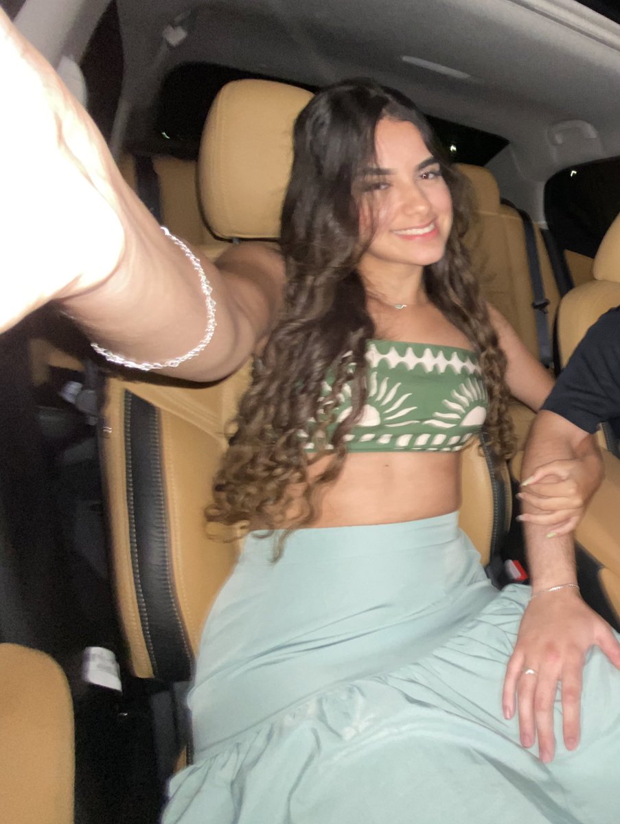 karolinaavz's tweet photo. o meu melhor amigo é o meu amor. 💘 https://t.co/BMHBJEnZRW