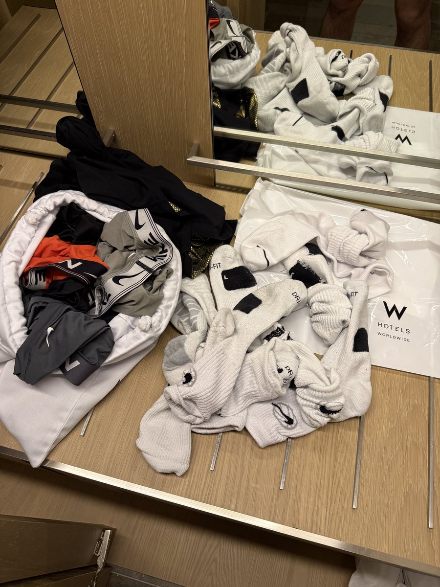nikehkg's tweet photo. 出差公幹數日嘅底褲同襪… https://t.co/rUAYC5ZQOw