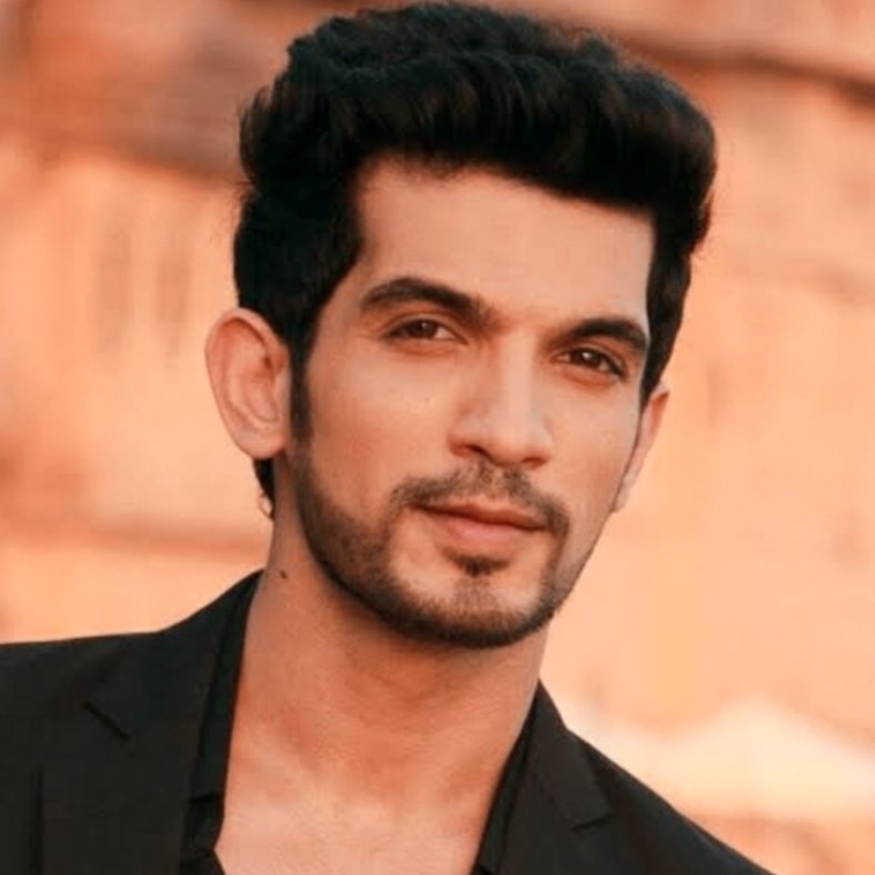 artist1410's tweet photo. the ship                                        the hater💀

#AdaaKhan #MouniRoy #ArjunBijlani https://t.co/mWinBQhw1t