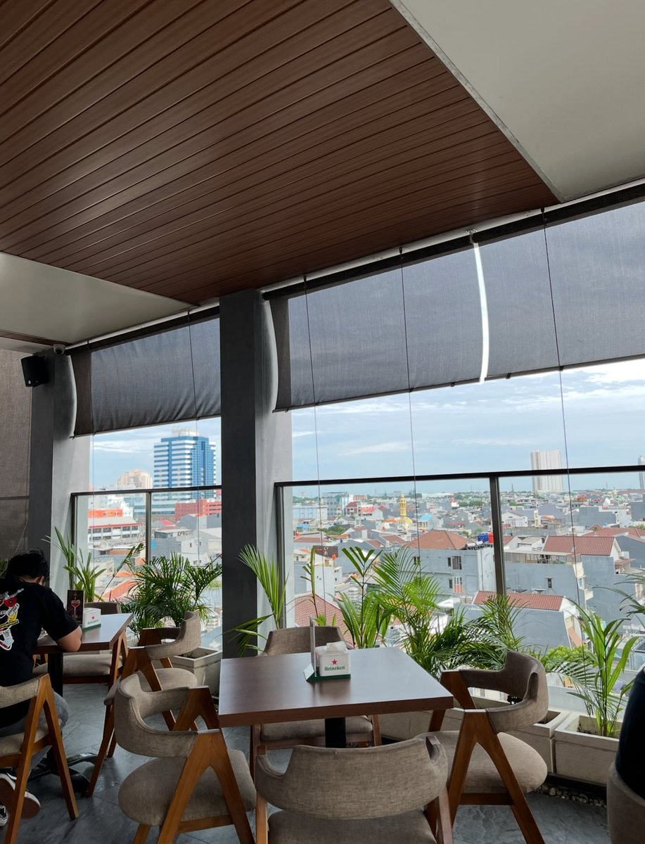 expergoes's tweet photo. ini tempat yg sama ga sihh aku pas itu nginep hotel di jkt ternyata nama barnya la vida loca 😂 https://t.co/WQkvqRTBRW