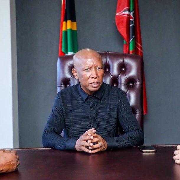 MasilelaDr's tweet photo. You have lost your relevance, Moshabi....awusana that thing...
You sound more like Shilowa or Vavi these days. 🤞🏾 https://t.co/gbipqQ70D0