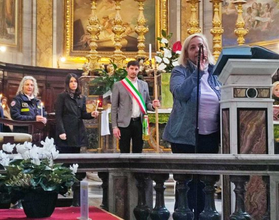 ViaFrancigenaEU's tweet photo. La #ferula papale, realizzata con chiodi forgiati con il ferro dei barconi di #Lampedusa, percorre la #ViaFrancigena e arriva a #Sutri, in occasione del #Giubileo2025.
Per saperne di più 👉 https://t.co/eteMhHduFh https://t.co/Er8Qo20Sa2