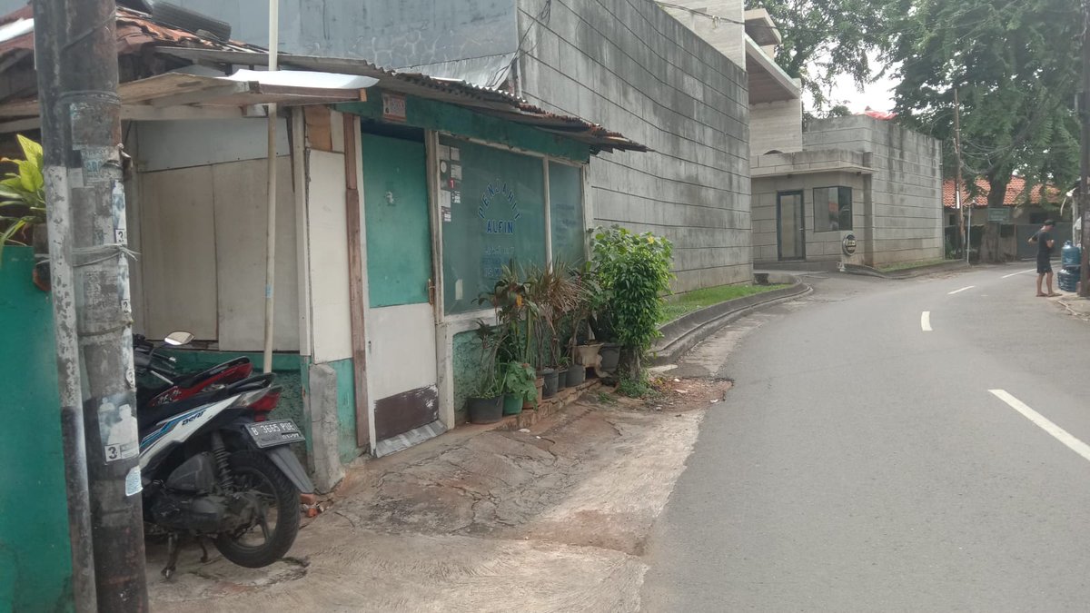 vennyathar's tweet photo. Jalan siang https://t.co/EClxwUXV60