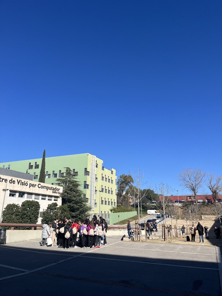 Avui els estudiants de primària i secundària han acudit a l'Escola al segon acte de la Mitja Hackató d'Enginyeria🚀

Han presentat la feina feta i després han fet una visita guiada per les instal·lacions acompanyats dels seus referents STEM👀👥 

#STEMenginyant #EnginyeriaUAB
