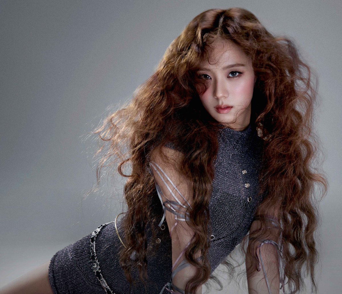 jisoogaIIery's tweet image. MOTHER OH MY GOD