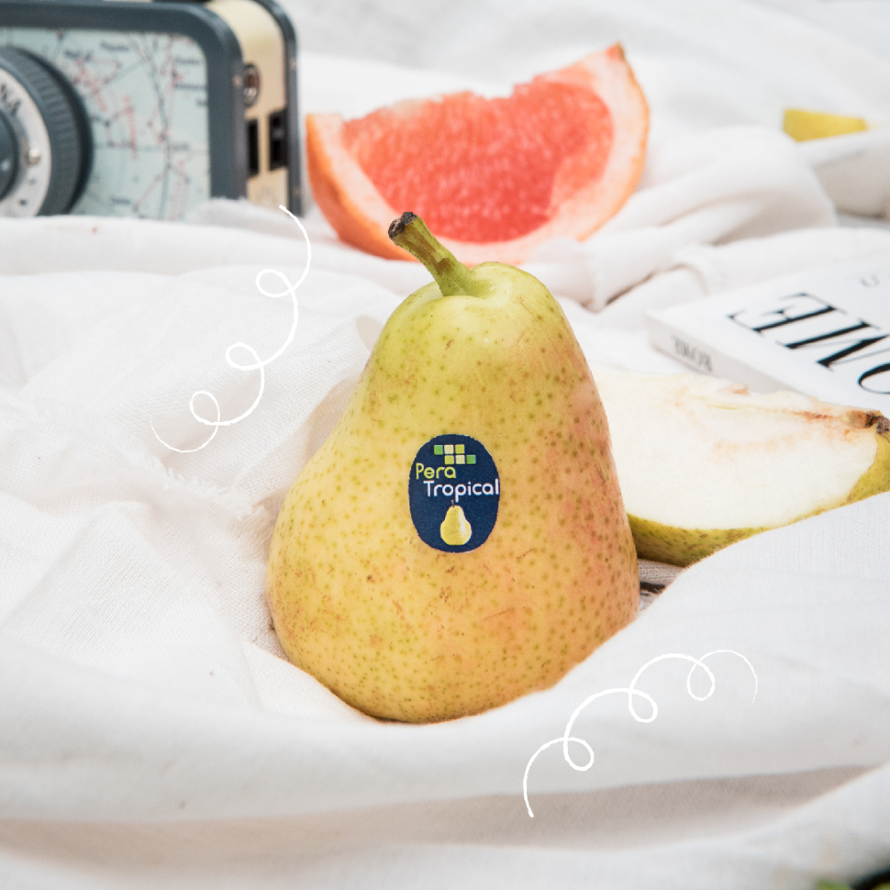TropicalArg's tweet photo. La #PeraTropical lleva la frescura del Alto Valle de Río Negro directo a tu mesa 🍐✨. Disfrutala todo el año, compartila con quien más quieras 💚.

#TropicalArgentina #Pera #Fruta #Saludable https://t.co/HzBUT1Kiaj