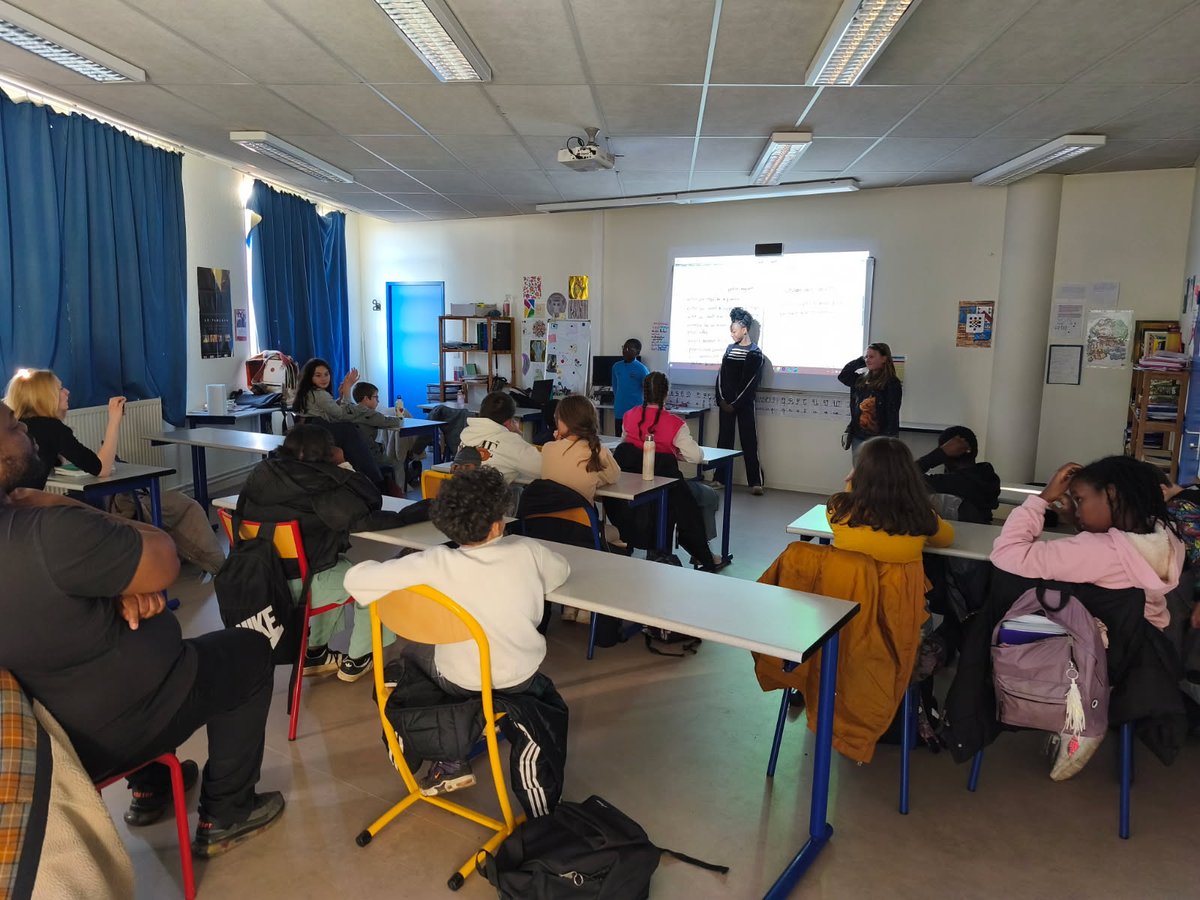 DACSthelle's tweet photo. CDDC "Toute la lumière sur les segpa". Projet de réalisation d'un court métrage par les 6e segpa du @ClgThelle . Improvisation, écriture du script au programme de la journée. #cinema #segpa #culture #toutelalumieresurlessegpa https://t.co/hhiXJ5SYlR