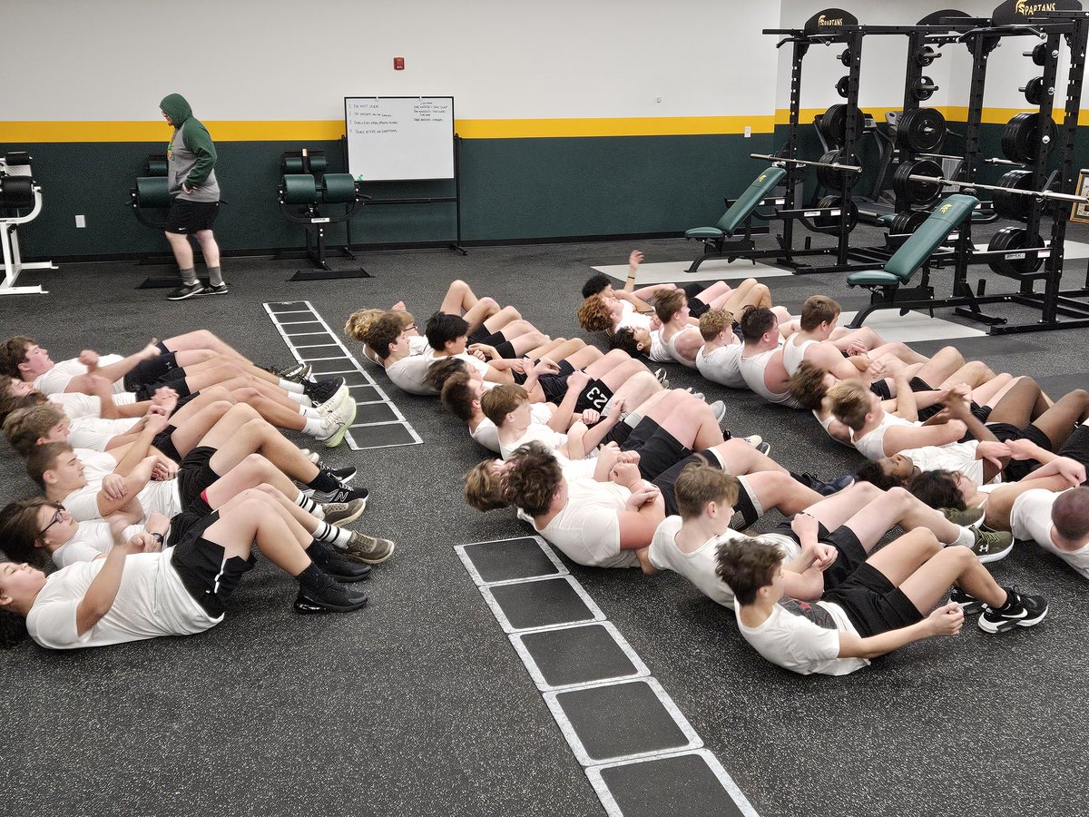 GEHS_Football's tweet photo. GREAY day in the weight room! Way to WORK as a TEAM!! https://t.co/TpyZrYPjZ5
