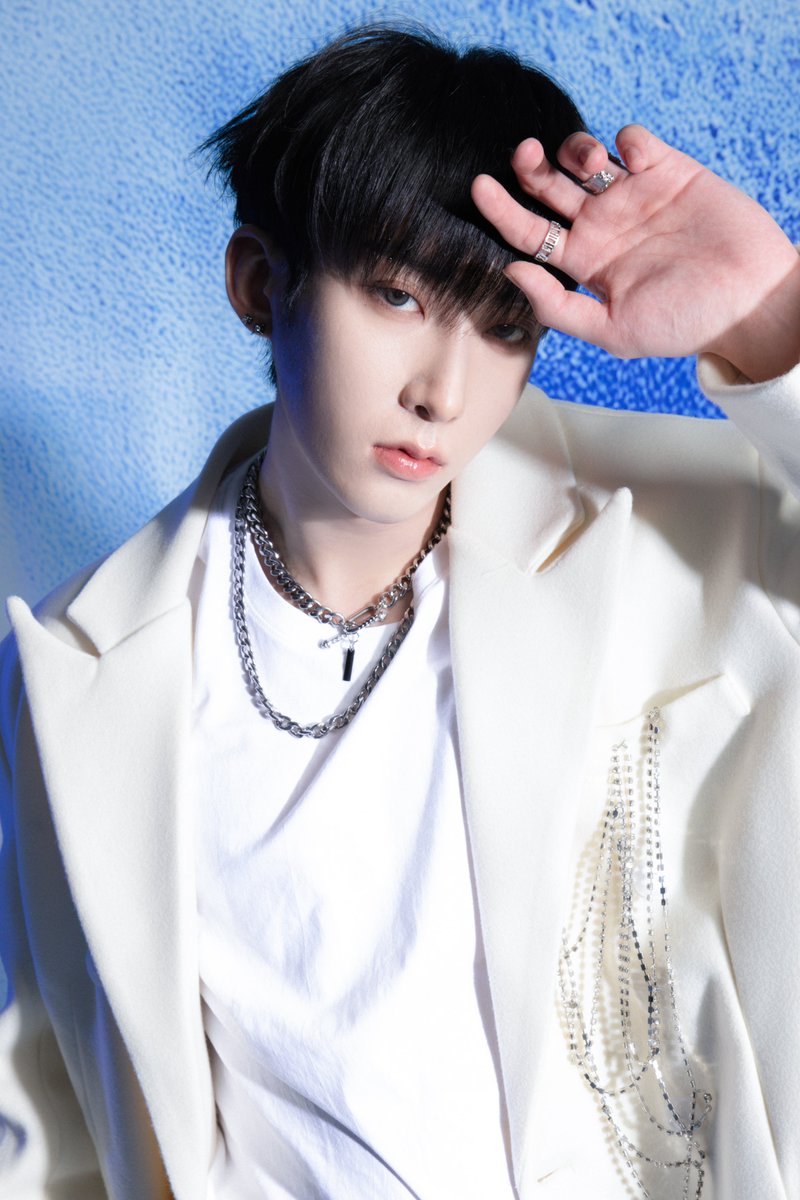 XODIAC 3RD SINGLE ALBUM - [𝐆𝐋𝐎𝐖𝐘 𝐃𝐀𝐘]

CONCEPT PHOTO A

#WAIN #웨인

PRE-RELEASE 
✧2025.02.14 12PM (KST)

TITLE "TIME 2 SHINE" 
✧2025.02.18 6PM (KST)

#XODIAC #소디엑 
#GLOWY_DAY #XODIAC_GLOWYDAY
#TIME2SHINE #XODIAC_TIME2SHINE