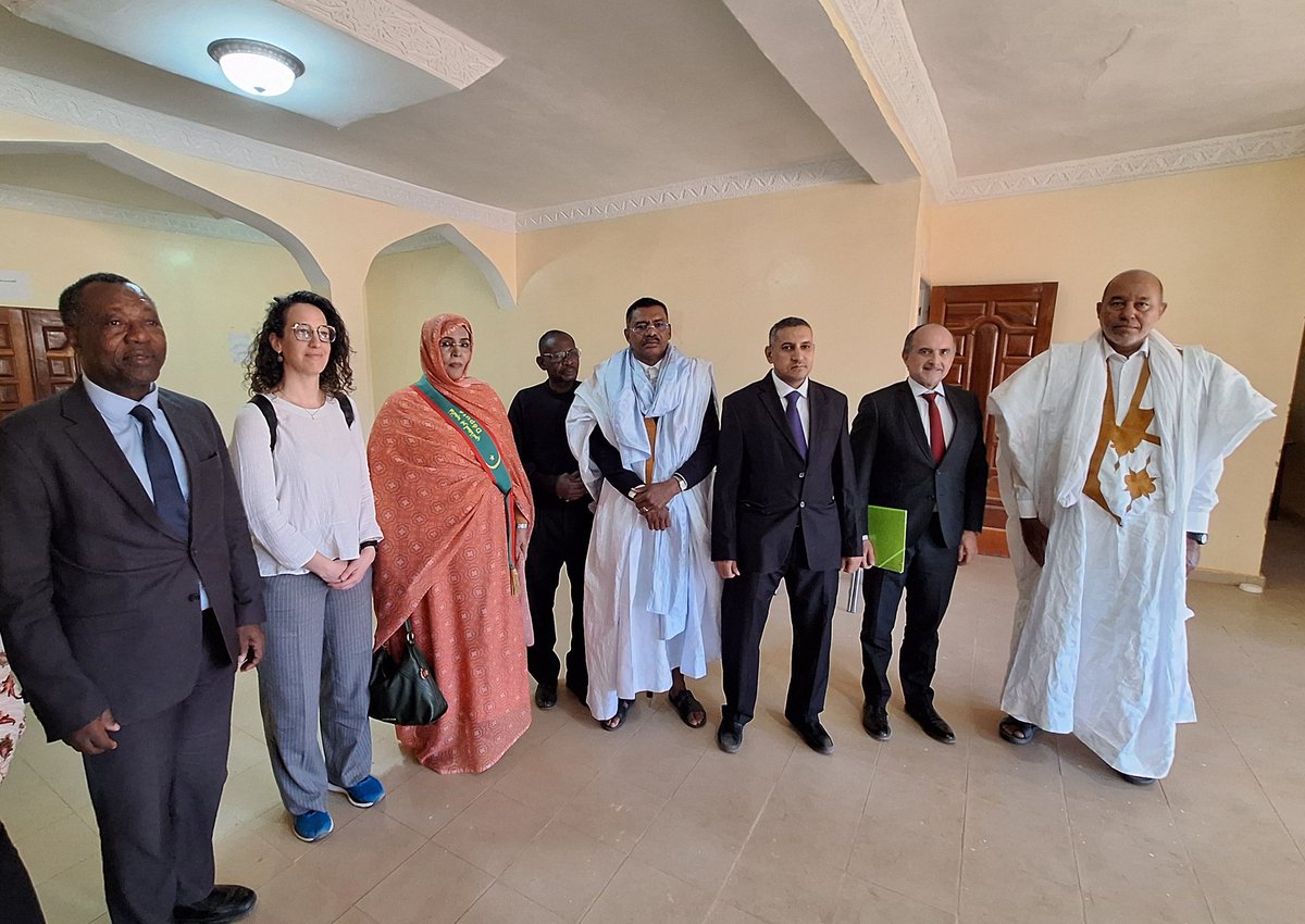 FranceenRIM's tweet photo. L'ambassadeur 🇫🇷 et le directeur @AFD_France en #Mauritanie effectuent une mission dans le #Tagant. Ils ont été accueillis à leur arrivée ce jour par M.Ahmed Yahya, hakem de Moudjeria, et M.Sid Ahmed Ould Ahmed, maire de Tamourt Naaj. 
🇫🇷🤝🏽🇲🇷 https://t.co/wQZ9Y3ImAR