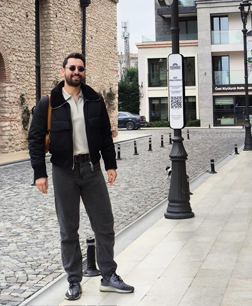 Elimden zorla tut ve kimseyi umursama .🫠🤍