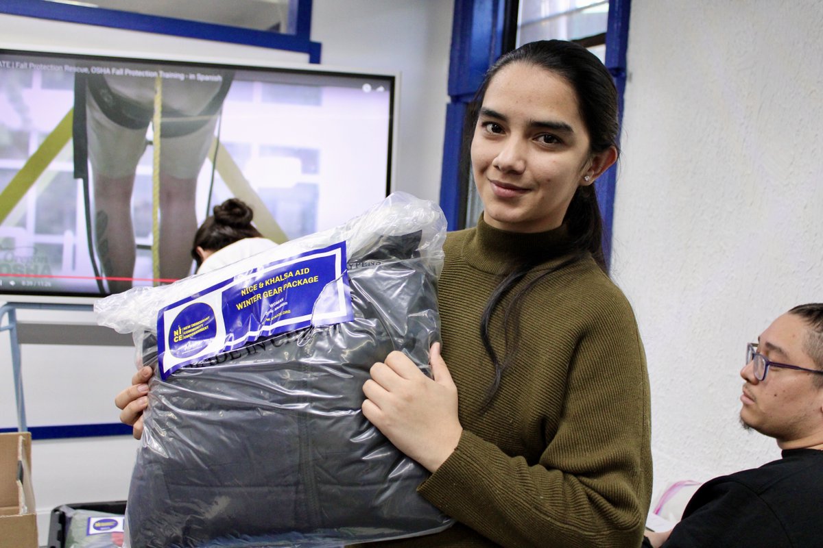 NICE4Workers's tweet photo. Warm hearts and warm hands! ❄️🧤🧦 HUGE thanks to @Khalsa_Aid for equipping our OSHA class with essential winter gear. Your generosity keeps our workers safe and cozy! 💙
#nice4workers #quienessomos https://t.co/RPuGSjPull