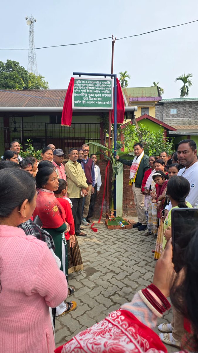 SurenPhukan84's tweet photo. আজি পুৱাৰে পৰা সমষ্টিত মাননীয় মুখ্যমন্ত্ৰী মহোদয়ৰ সপোনৰ মুখ্যমন্ত্ৰী পকীপথ আঁচনিৰ অধীনৰ ৪ টাকৈ পথ মুকলি কৰোঁ।ৰাইজে মাননীয় মুখ্যমন্ত্ৰী মহোদয়ক মুকলি সভাৰে পৰা বিশেষ ধন্যবাদ জ্ঞাপন কৰিছে।
@himantabiswa 
@DilipSaikia4Bjp https://t.co/QpgrvG7TWZ