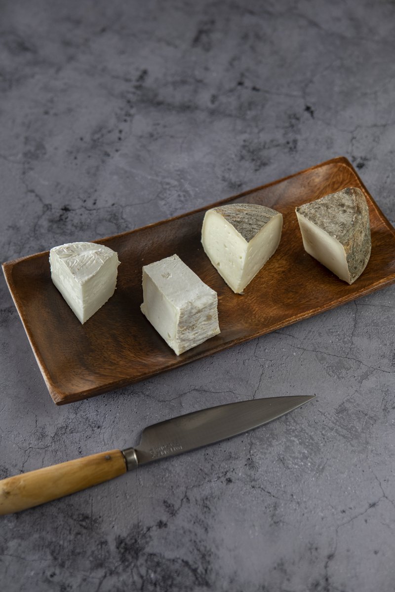 Cap de setmana a la vista!🌞 Sou dels que sempre teniu uns formatges a punt? 🧀

#lletdecabrescatalanes