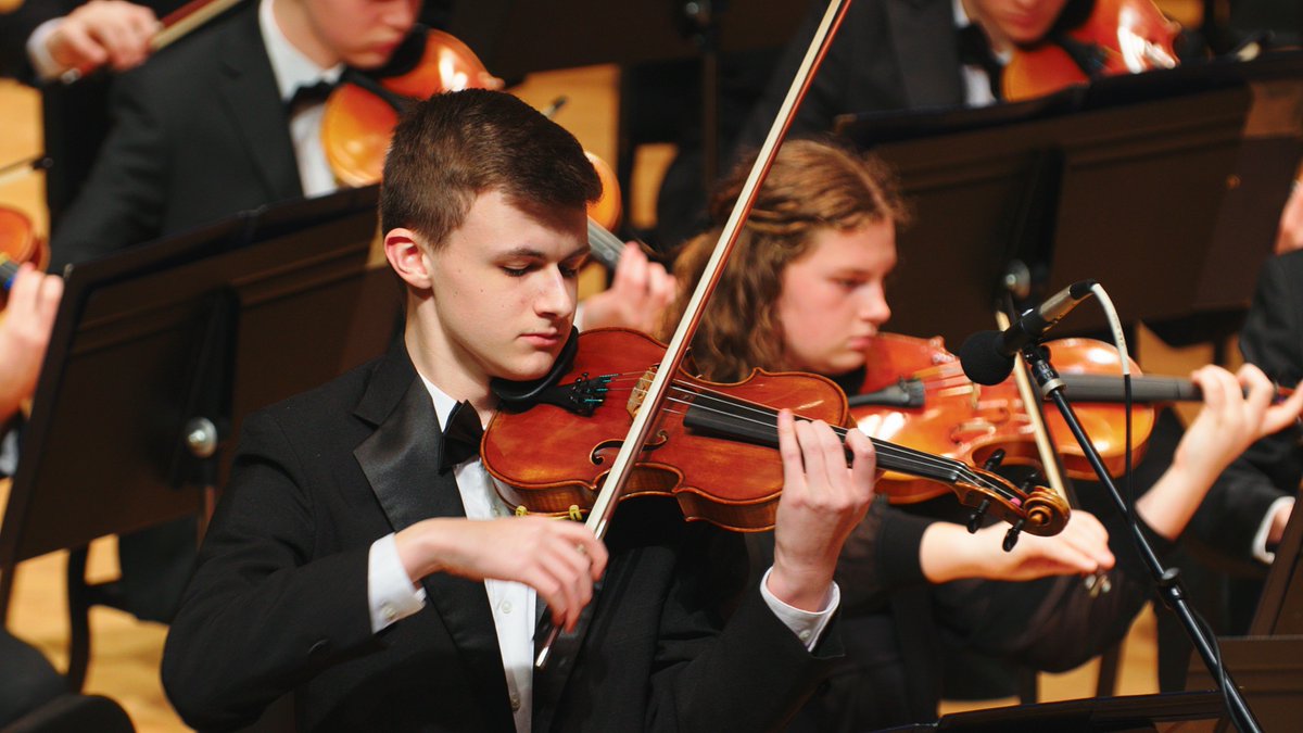 EVSC (@evsc1) on Twitter photo 🎉 Huge congratulations to Braden Riley, a senior at <a href="/ReitzHighSchool/">Reitz High School</a>, who won the Grand Prize at the Evansville Philharmonic Orchestra's Young Artist Competition for the fourth time! His outstanding performance of Pablo de Sarasate's Zigeunerweisen, Op. 20 not only won him 🎉 Huge congratulations to Braden Riley, a senior at <a href="/ReitzHighSchool/">Reitz High School</a>, who won the Grand Prize at the Evansville Philharmonic Orchestra's Young Artist Competition for the fourth time! His outstanding performance of Pablo de Sarasate's Zigeunerweisen, Op. 20 not only won him