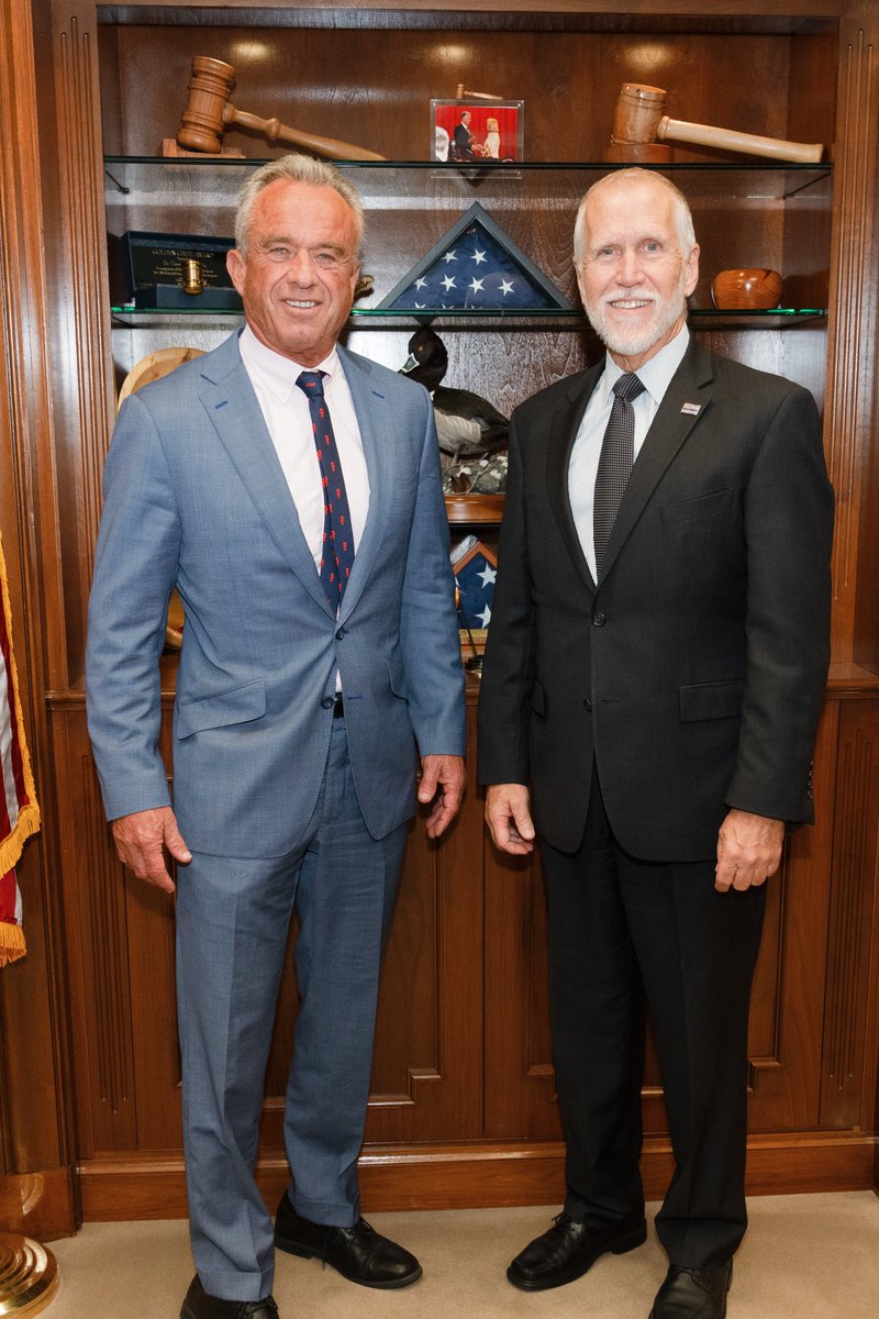 SenThomTillis's tweet image. Look forward to supporting @RobertKennedyJr's confirmation and working with him to Make America Healthy Again. 🇺🇸 #MAHA