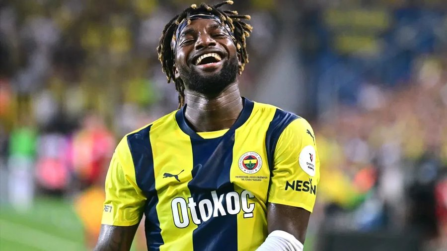 <a href="/asaintmaximin/">Allan Saint-Maximin</a> Hello Maxi, as a Fenerbahçe supporter I can understand your potential move to a big club like Napoli. First of all, I want to mention that we, the Fenerbahçe fans, were very happy that you staying with the team-