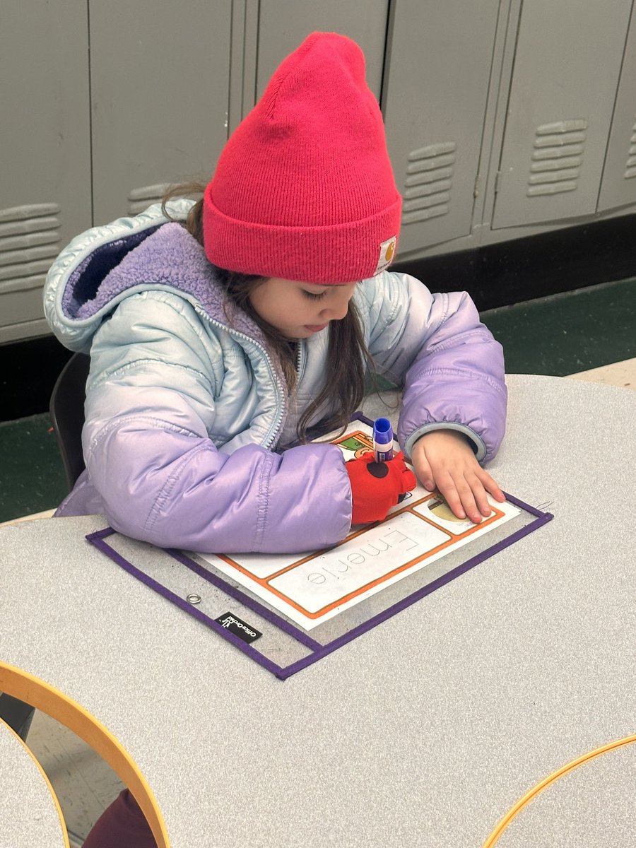 DrVickiLarson's tweet photo. Check out these amazing young learners practicing their skills and building confidence every day! #FutureWriters #HarvardRising #EarlyLearning https://t.co/ZGhRpNbtEb