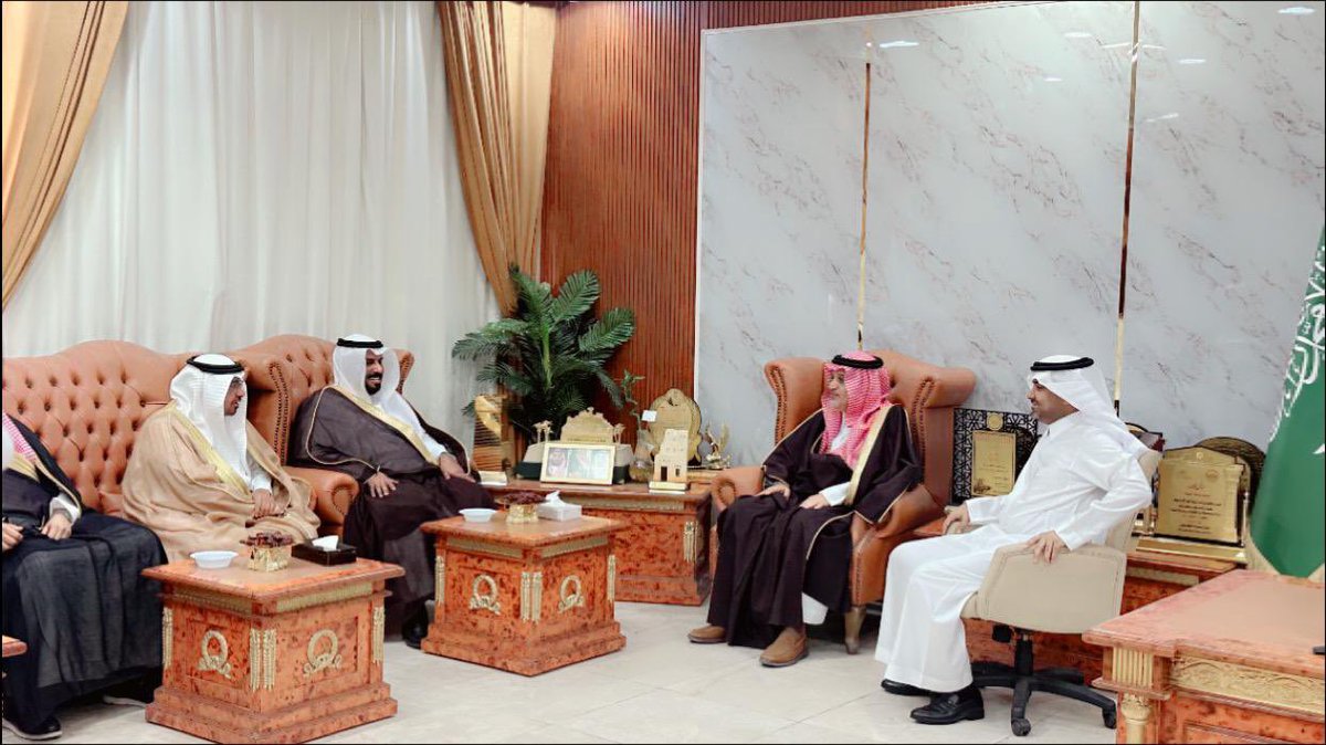 ghazialqtami's tweet photo. سعدتُ اليوم بزيارة محافظة المخواة ..
ولقاء محافظ محافظة المخواة غلاب بن غالب أبو خشيم ..
وكذلك لقاء الزملاء بغرفة المخواة ..
وأدهشني ماشاهدته من نمو وتطور، وطموح كبير لدى مسؤولي وأهالي المحافظة، وتكاتفهم من أجل الارتقاء بمدينتهم ..
كل الشكر والتقدير لمحافظ المخواة، وأخي رئيس غرفة المخواة أحمد سعيد الخرش @Ahmed139s ، ورجل الأعمال ماشي العمري @almashi11 على ما وجدناه أنا وزملائي بغرفة الطائف من طيب وحفاوة الاستقبال، وكرم الضيافة الذي أخجلونا به .