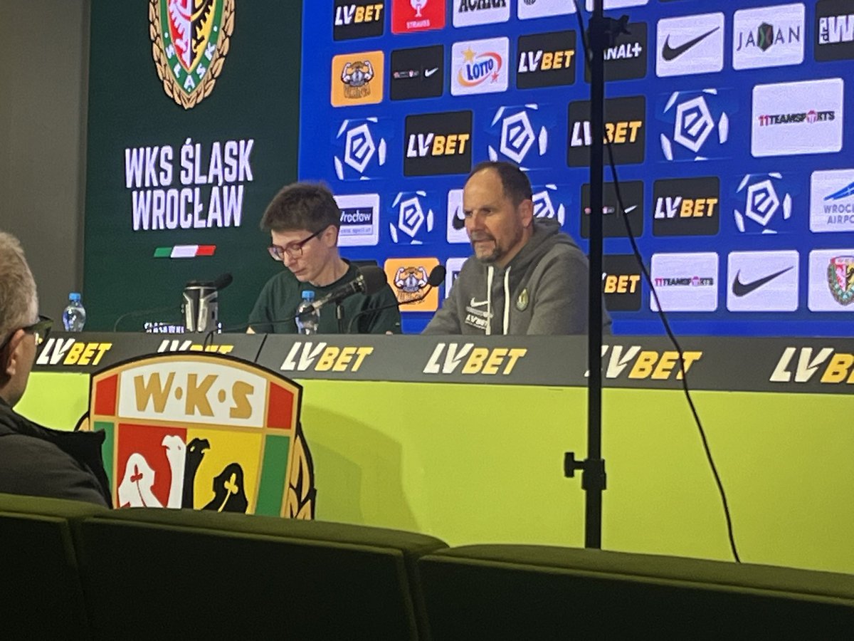 365DNIOPILCE's tweet photo. Ante Simundža: Na dziś mamy dwóch piłkarzy którzy prezentują odpowiedni poziom, to promyk nadzei.
#SLAPIA https://t.co/DyQXdiU57D