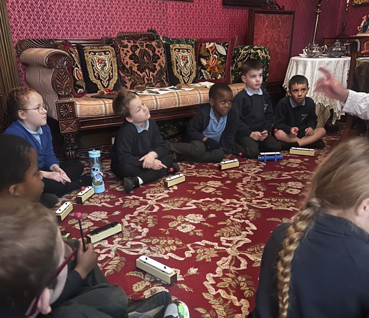 BrockworthNews's tweet photo. Y2 had a fantastic visit to @HolstMuseum today! They loved going back in time to see what life was life during the Victorian era! Amazing day and thank you to the super team at the museum! @LiftSchools @RobHughesHT https://t.co/4BXNrXxbYN