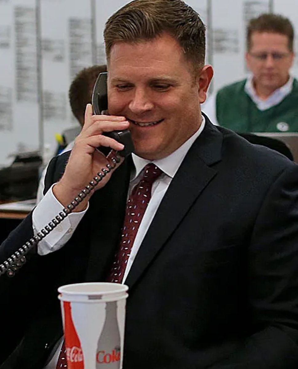 OriZeev's tweet photo. Who says no?

Packers receive:
•Myles Garrett

Browns receive:
•2025 1st-round pick (No. 23)
•2026 1st-round pick
•2026 3rd-round pick
•Lukas Van Ness https://t.co/5tUo3Ss2vD