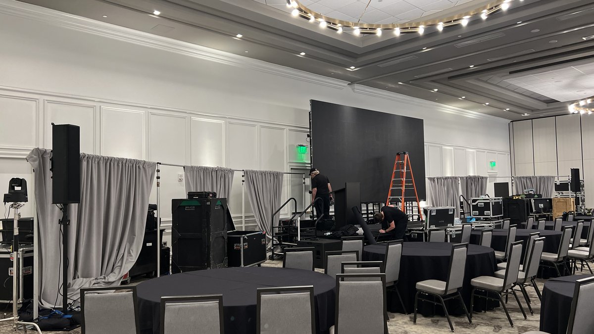 🌞 The Revelation team has arrived in sunny Florida, and preparations are being made for this week's conference! Employing the LED wall for this one! Stay tuned for more photos of the finished set-up!

#eventproduction #eventAV #audiovisual #businessmeetings #corporateevents