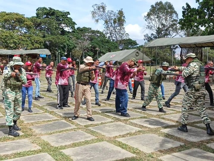 El Cuerpo Combatiente del SITSSA, participó en el Entrenamiento Militar que se llevó a cabo en Fuerte Tiuna, a fin de cumplir con las instrucciones de nuestro comandante en jefe, Nicolás Maduro en Defensa Integral de la Revolución Bolivariana.