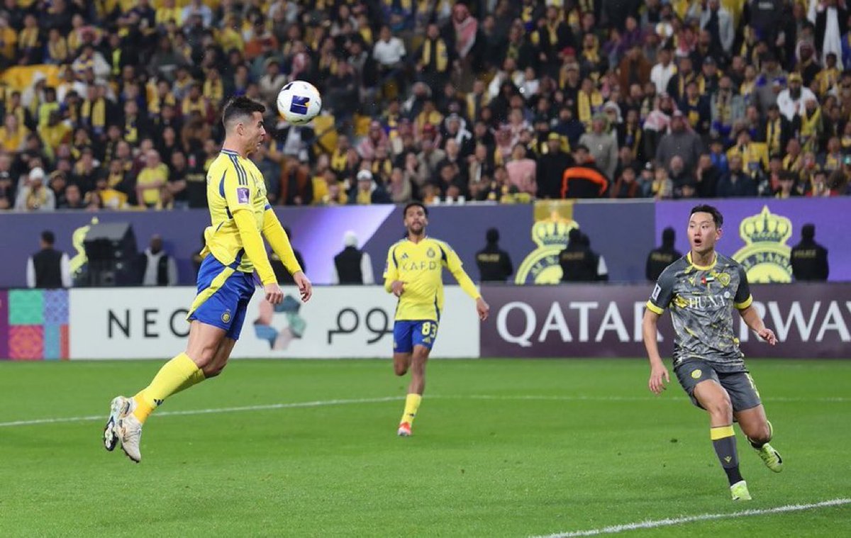 Nawaf_STATS's tweet photo. 🚨🚨🚨⚠️ لقطة اليوم !

ردة فعل مدافع الوصل على ارتقاء الأسطورة كريستيانو رونالدو 🤯🤯🤯🤯🤯 https://t.co/evYqigVFDn