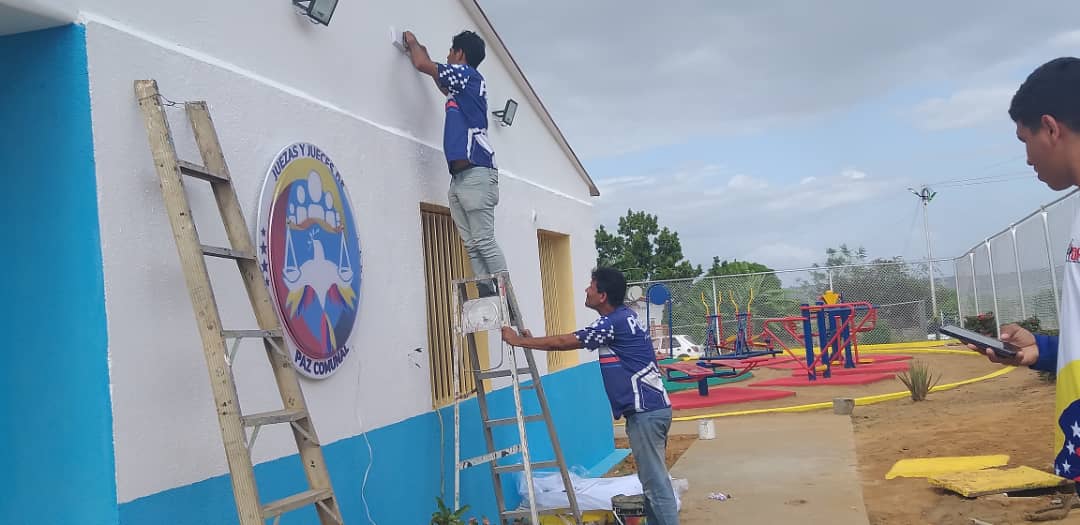 Abordaje a la BMS Caronoco para la pronta inauguración del Juzgado de Paz Comunal en Triunfadores del Sur, articulación con el Ministerio de Servicios y Obras Públicas, la GMBNBT y la FMBS, gracias <a href="/NicolasMaduro/">Nicolás Maduro</a> y <a href="/amarcanopsuv/">Ángel Marcano</a> por tanto amor