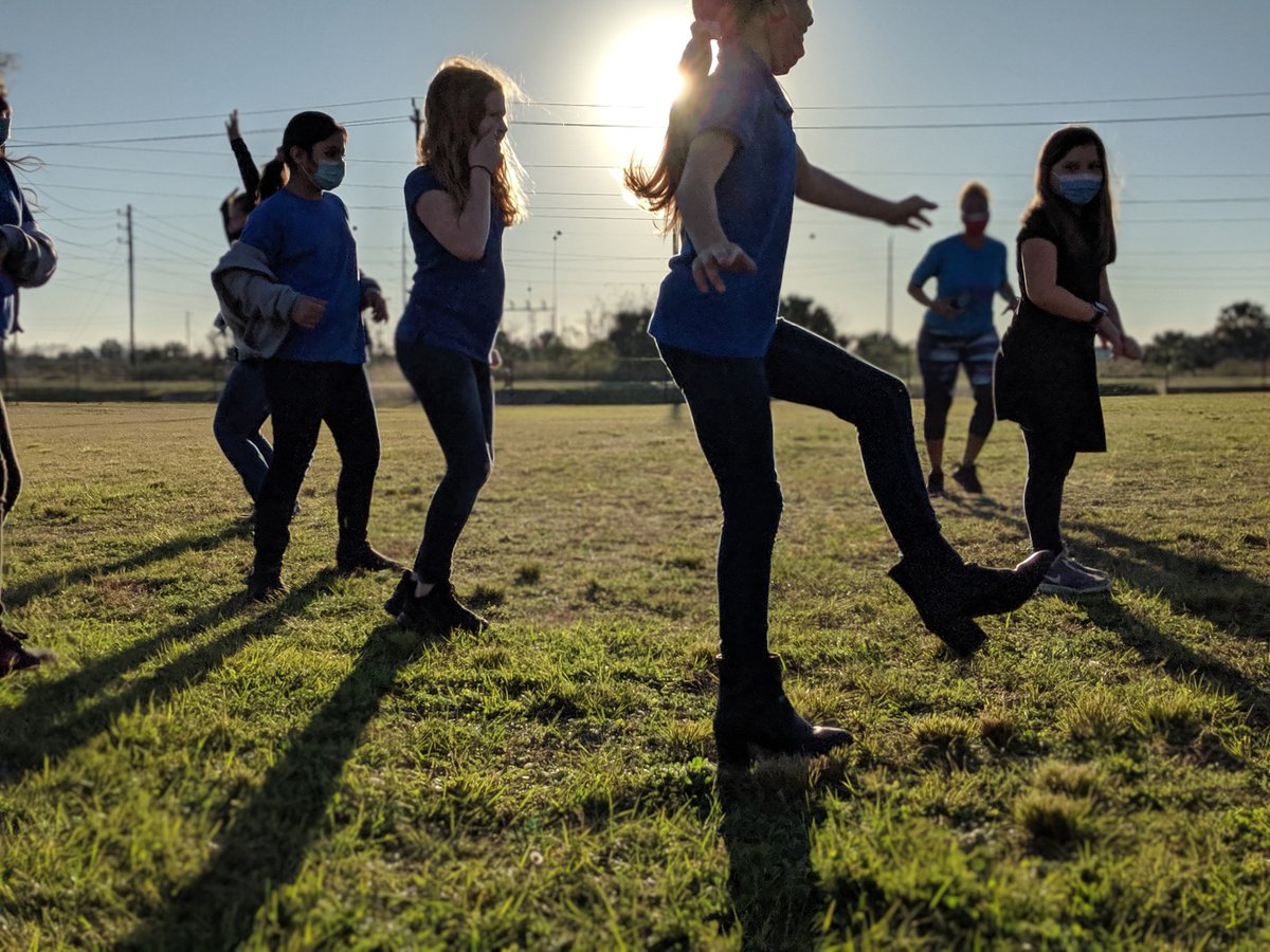 💭 Memory Lane Monday: Remember when our pal Renae Bentley led our Young Gardeners Program students in a zumba class at Oppe Elementary? What a ride! 🛻