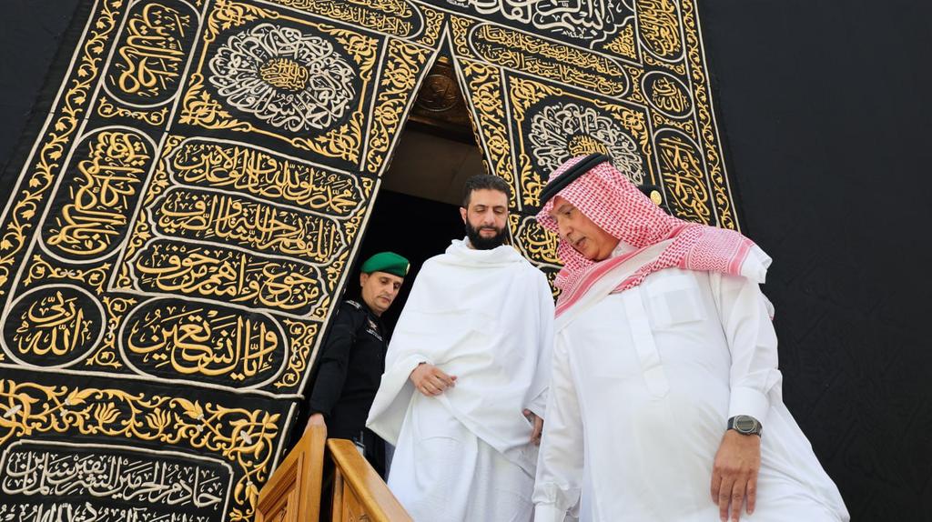SyPresidency's tweet photo. فخامة رئيس الجمهورية العربية السورية السيد أحمد الشرع ووزير الخارجية السيد أسعد الشيباني يؤديان مناسك العمرة

#رئاسة_الجمهورية_العربية_السورية https://t.co/OEH6ubcJ9L