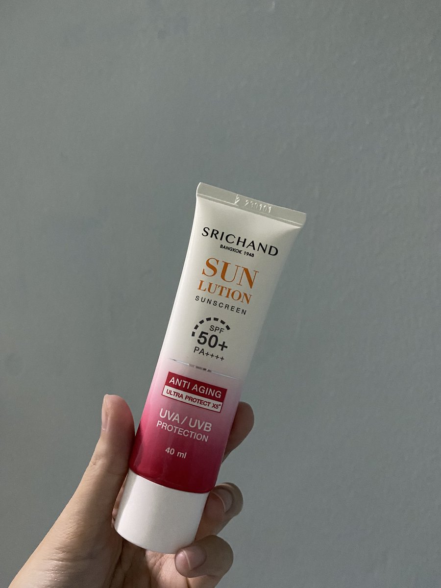nrhzcn's tweet photo. ส่งต่อครีมกันแดดศรีจันทร์ 100บาทรวมส่ง เหลือ70% สนใจส���บถามเพิ่มเติมได้นะคะ #เครื่องสำอาง #สกินแคร์ #ศรีจันทร์ #กันแดด #ลิป #รองพื้น #คุชชั่น #ส่งต่อเครื่องสำอาง #เครื่องสำอาง #วัตสัน #Watson https://t.co/Y5aOOstYtD