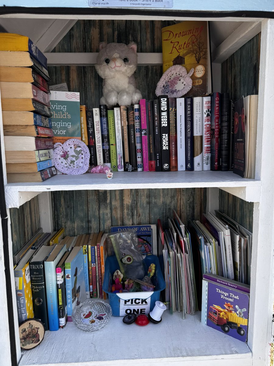 Got our Little Free Library organized and ready for the week. #LFL #Littlefreelibrary #books #slapoutalabama