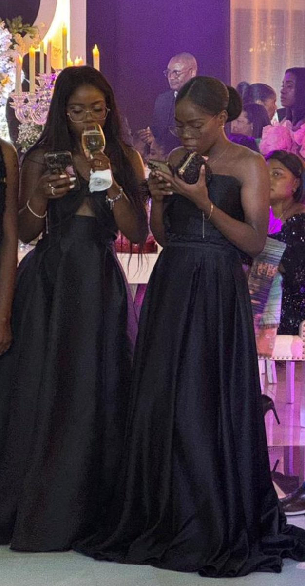 👩🏾‍🦱: Amor, vou sair com a best

🧑🏾‍🦱: Já te avisei pra deixares de andar com essa tua amiga

👩🏾‍🦱: Eu já bem aputarada com a best a ver a SMS 😭💀: