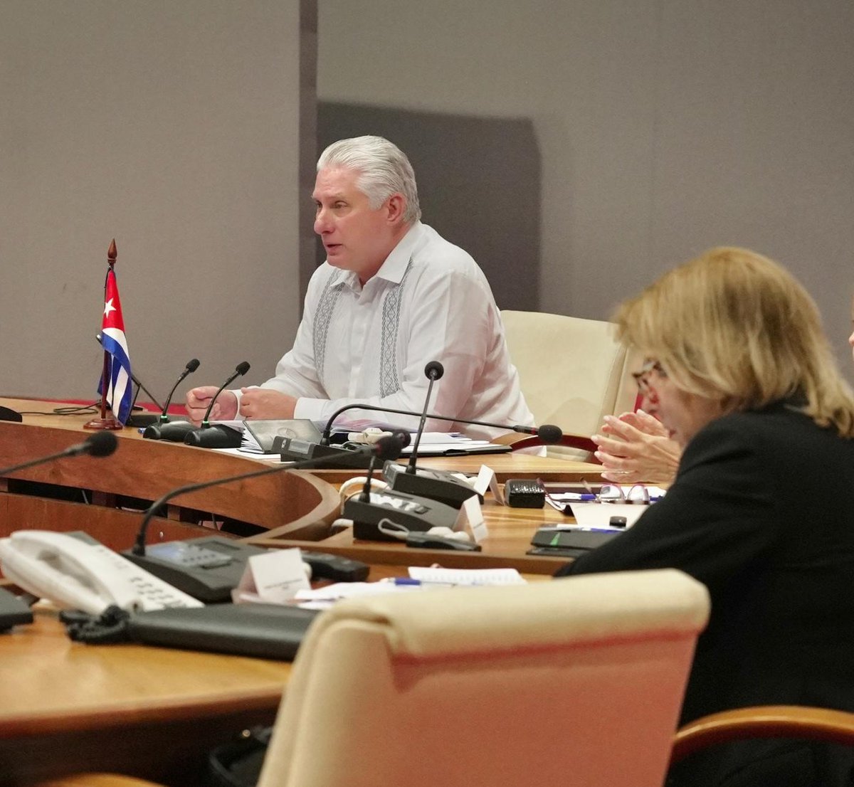 "Resultan inaceptables la deportación violenta e indiscriminada de migrantes en EEUU, las detenciones arbitrarias y otras violaciones de #DDHH, medidas que, además, se emplean como armas de presión política y chantaje contra los pueblos de Nuestra América".