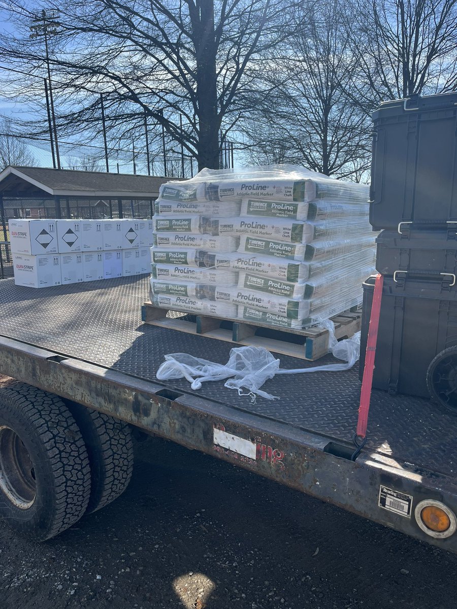 Turfaceproducts's tweet photo. Beat the rain yesterday! Little mound rebuild work for Jefferson County baseball + a few special deliveries.
#hurryupspring #americansportsfields @c_zurcher #dirtgottaloveit #over60yearsstrong #groundscrew https://t.co/63G8nIW8ve